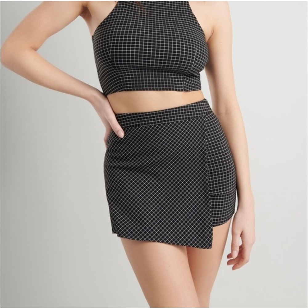 GARAGE | Black and white Skort